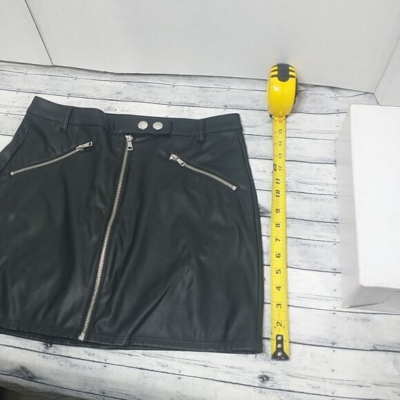 NWT Wild Fable Faux Leather Skirt Black Size 10Mini Short Silver Exposed Zipper. - Picture 8 of 9